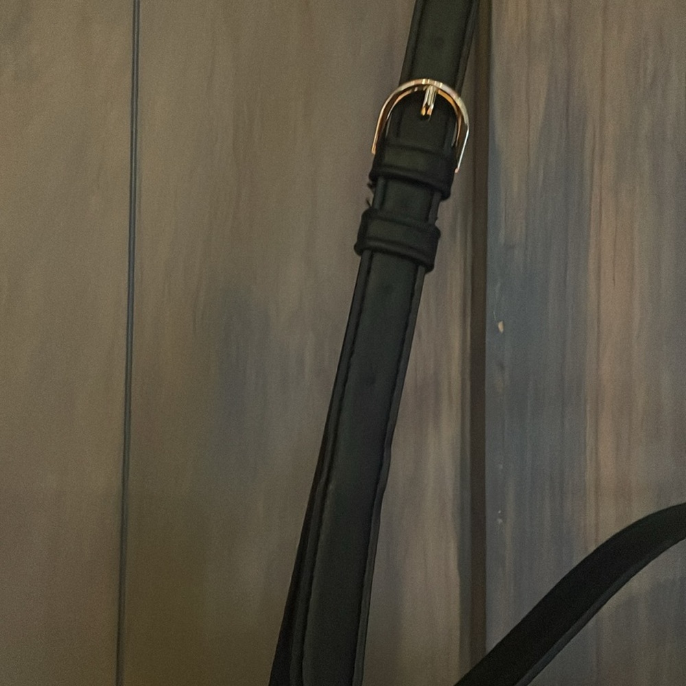 Black bag with gold accents - Picture 5 of 9